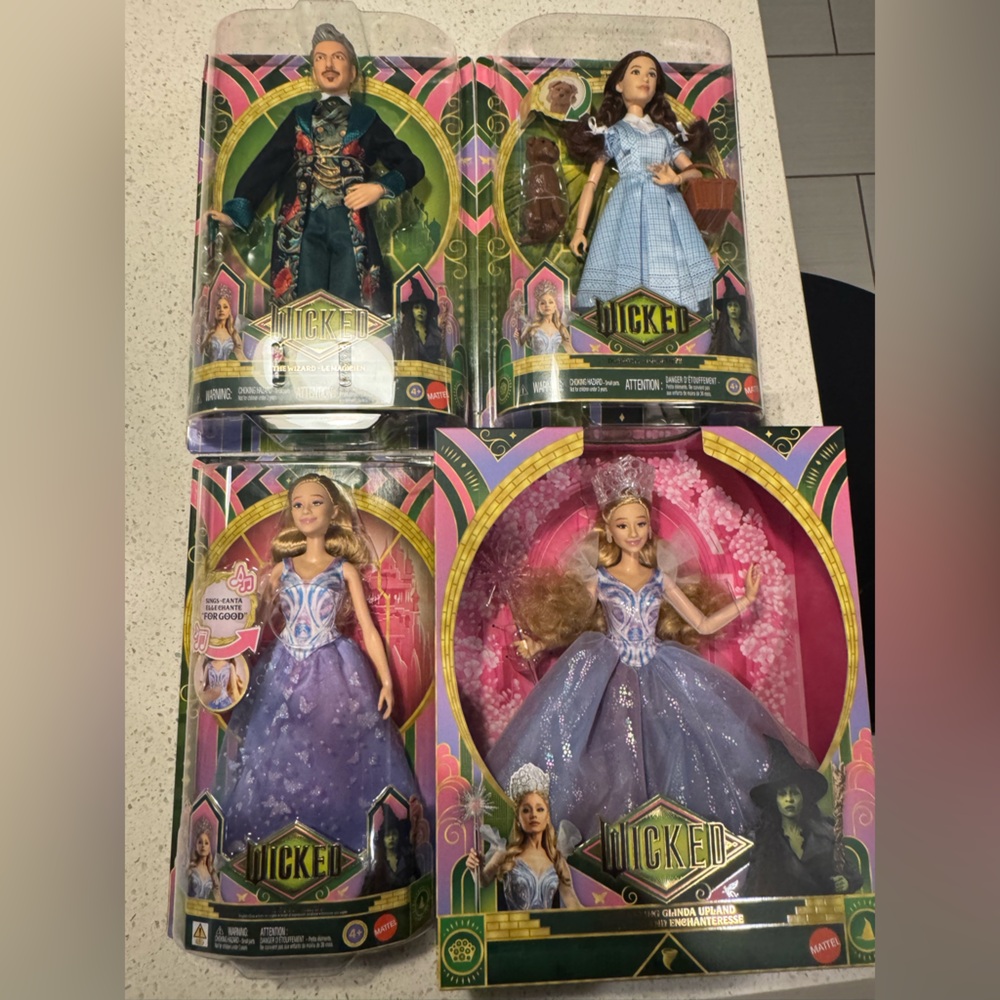 Wicked: for Good Dolls: Dorothy, The Wizard, & Singing For Good & Deluxe Glinda